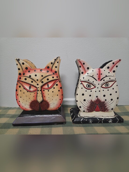 Other - Hand-Painted Cat Wood Art Sculpture - Red and Cream Napkin Holder